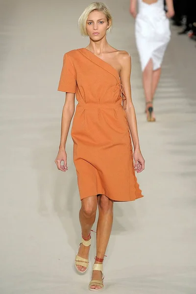 Look 12